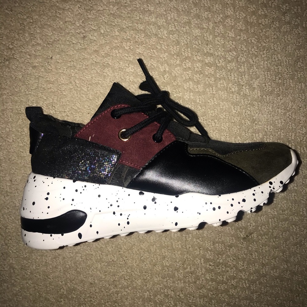 Mix No. 6 tennis shoe
